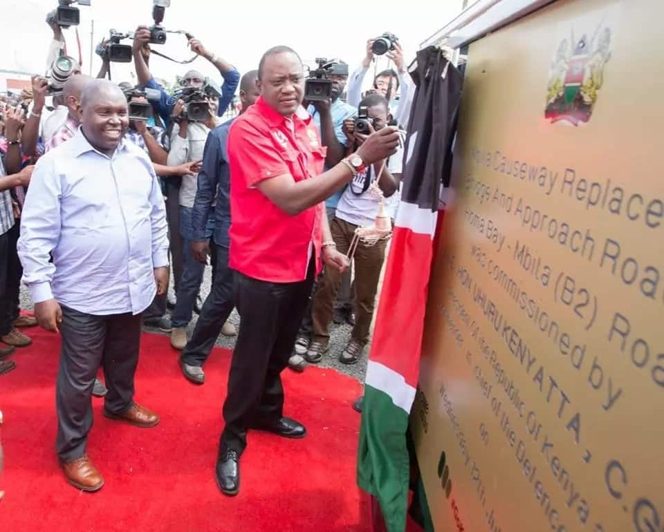 Uhuru akaribishwa kwa taadhima Mbita baada ya kufungua rasmi daraja la kwenda kisiwa cha Rusinga (Picha)