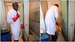 Nairobi: Polycarp Igathe Washes Toilets in Nairobi CBD as He Campaigns, Sparks Reactions
