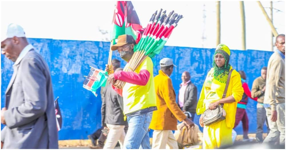 Kenyan traders sold national flags at Ruto's inauguration.