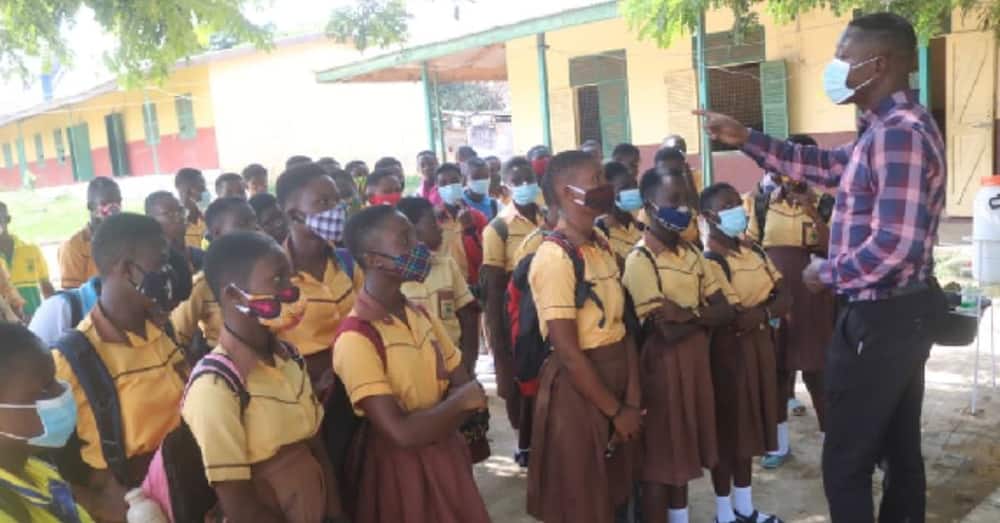 Teachers at basic school in Amankwatia contribute salaries to pay bills for school