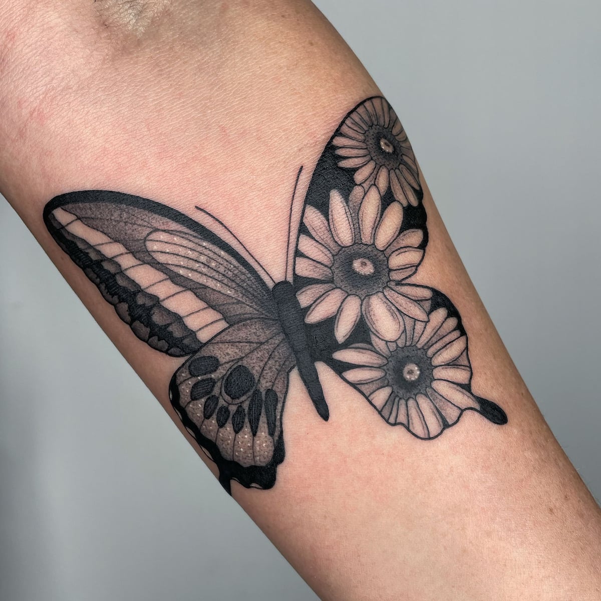 Daisy Tattoo Designs And Daisy Tattoo MeaningsDaisy Tattoo Ideas And Tattoo  Pictures  HubPages