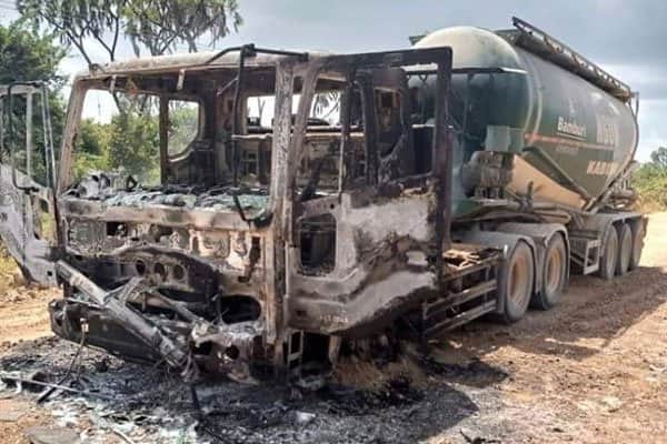 Lamu: Al-Shabaab militants blow up vehicles, excavator at construction site