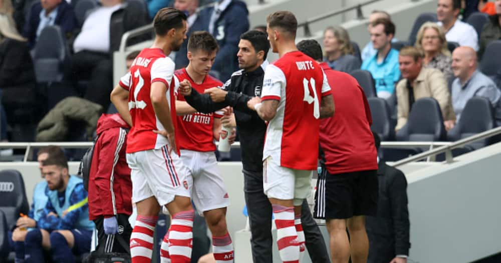 Mikel Arteta manager of Arsenal speaks with Kieran Tierney, Pablo Mari and Ben White of Arsenal during the Pre-season friendly between Tottenham Hotspur and Arsenal at Tottenham Hotspur Stadium. (Photo by Catherine Ivill/Getty Images)