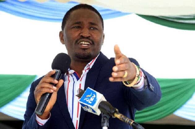 Video of CS Mwangi Kiunjuri dancing to hitsong Tetema with a boy excites netizens