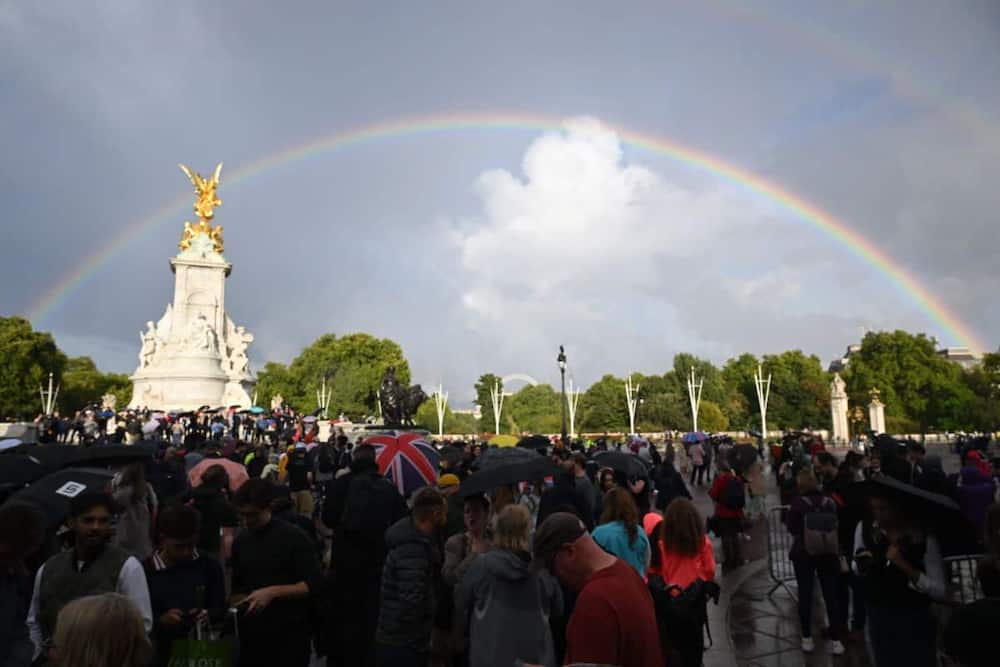 Double Rainbow, Queen Elizabeth II, Buckingham Palace