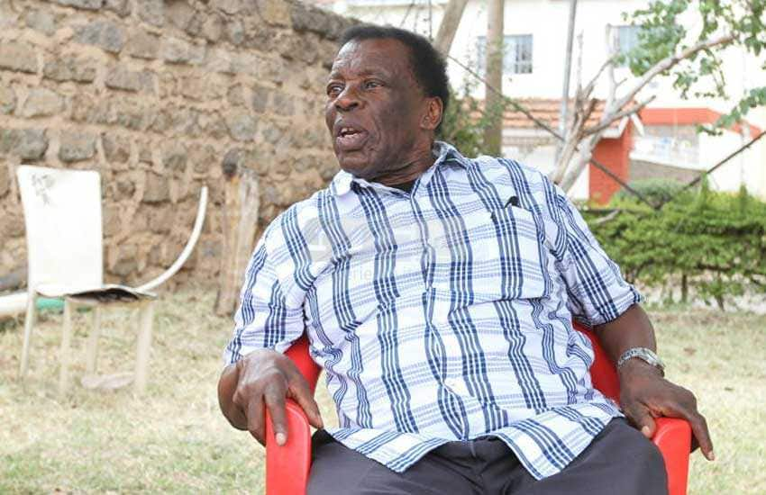 Veteran radio presenter Mambo Mbotela tells Uhuru it's worthless to honour heroes without cash rewards