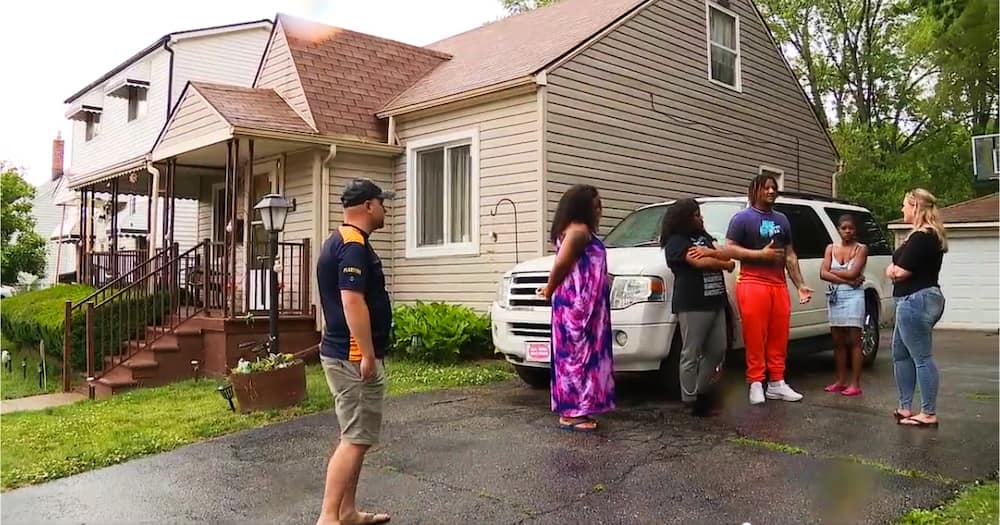 Neighbors Come Together to Help Family Told to Move out By Landlord