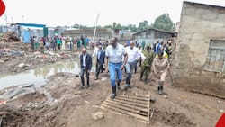 Video: William Ruto Wears Gumboots, Traverses Mathare Slums to Assess Floods Impact