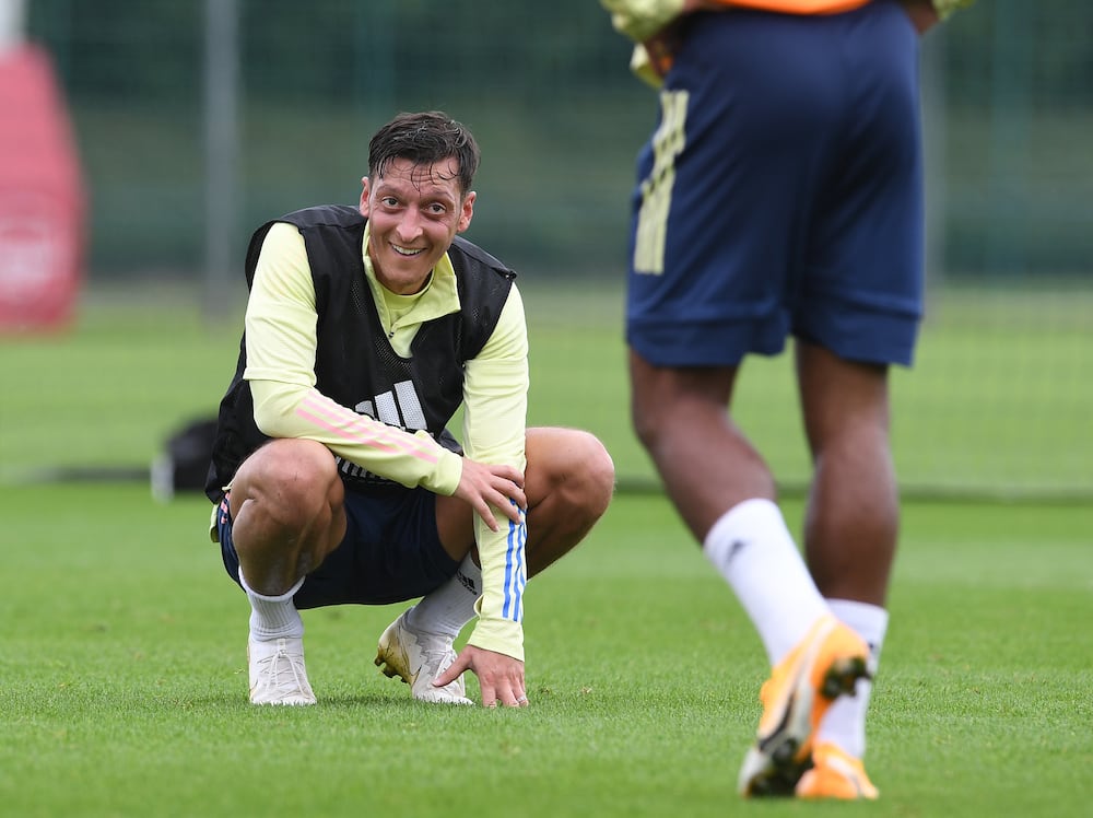 Mikel Arteta discloses whether he will reintegrate Ozil back to the squad in January