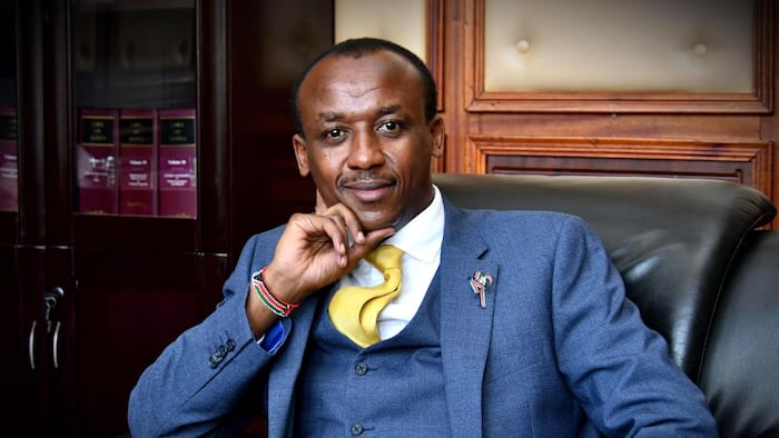 Mutula Kilonzo Afurahia Baada ya Kutajwa Kuwa Seneta Bora Zaidi Nchini