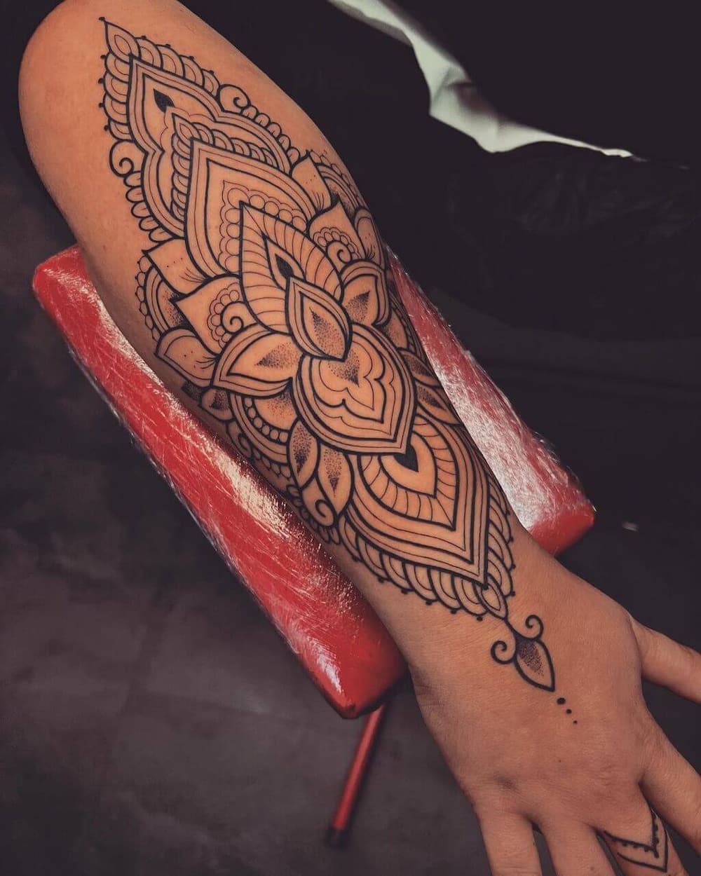 30+ unique women's outer forearm tattoo designs that will inspire you