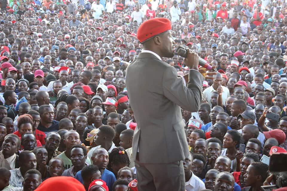 Bobi Wine adinda kufika mahakamani na kutatiza kesi dhidi yake