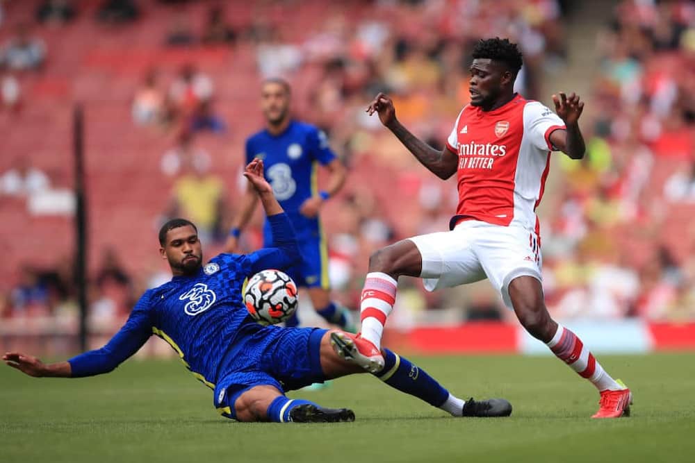 Arsenal star gives Mikel Arteta injury scare after limping off in defeat to Chelsea