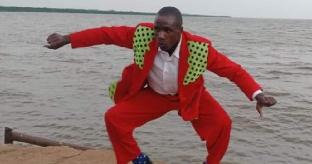 Embarambamba: Kisii musician gifted new colourful suit, shoes by kind Kenyans