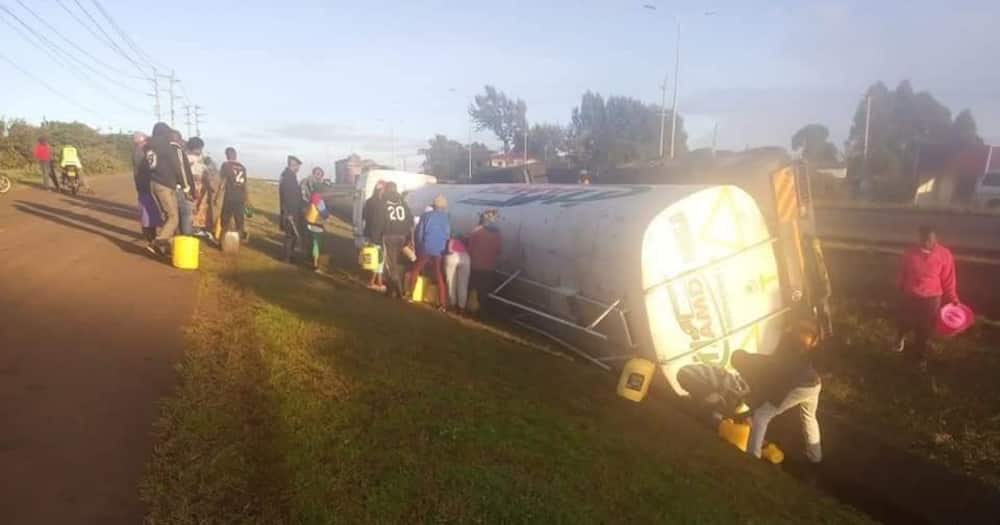 Thogoto residents scramble for cooking oil after the tanker is tipped over.