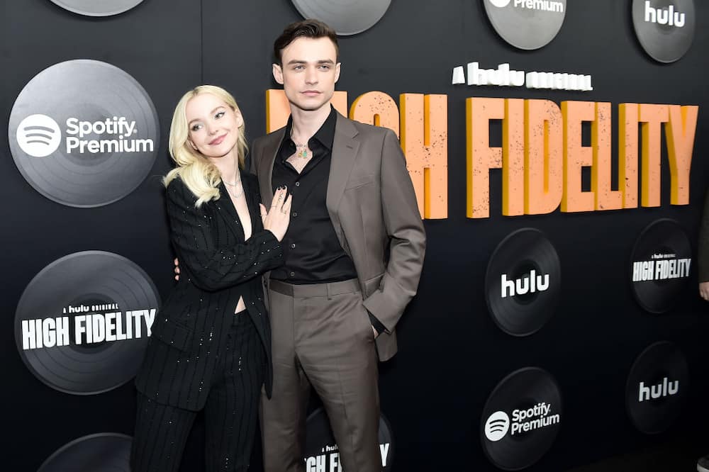 Dove Cameron and Thomas Doherty