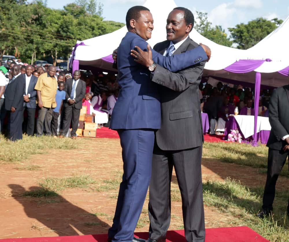 Handshake in Ukambani as Mutua, Kalonzo reconcile, vow to work together