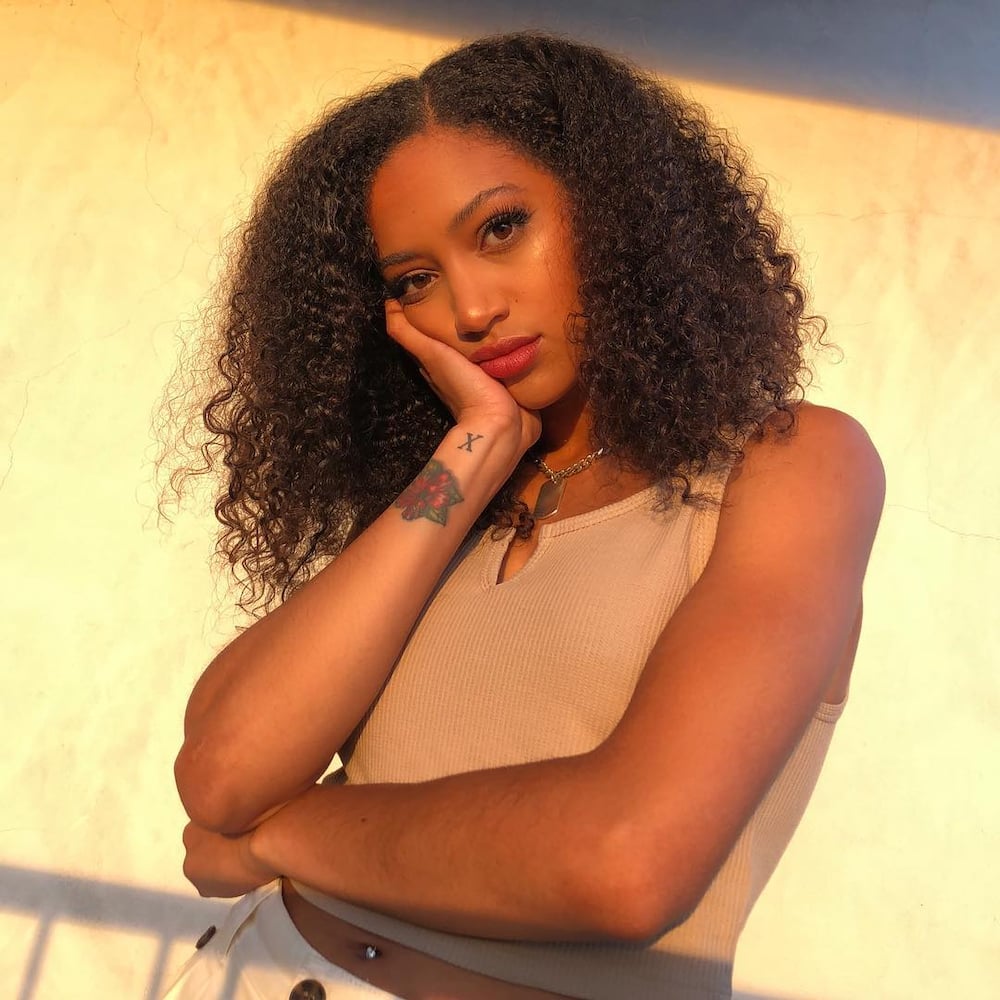 Samantha logan hot