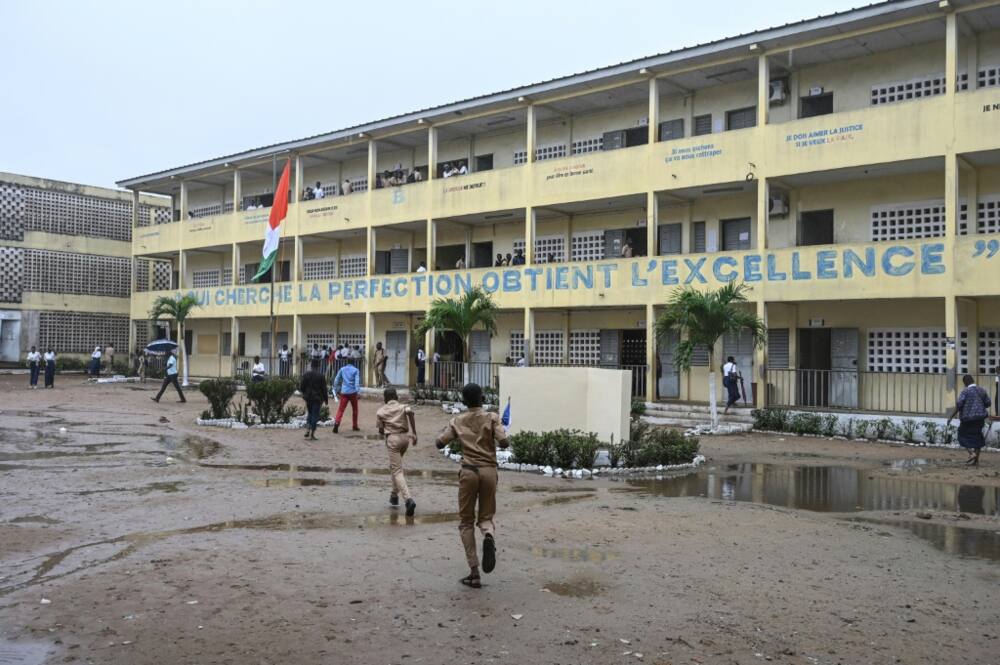 It is not uncommon in Ivory Coast to find classrooms with 60 or even 80 pupils