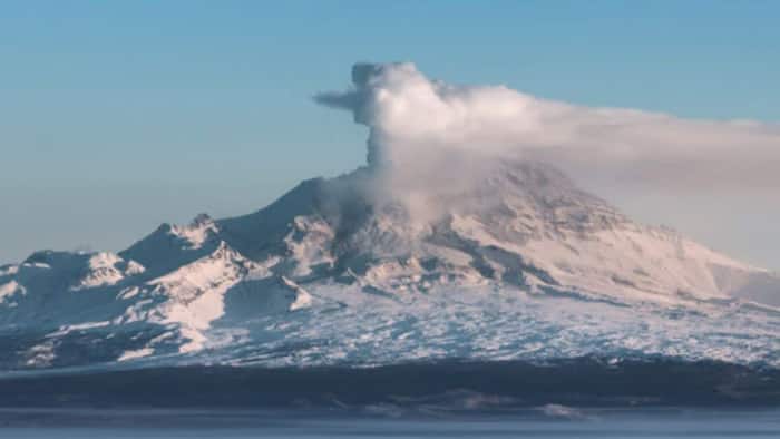 Russian Volcano Erupts Leaving 20km High Ash Cloud Over Kamchatka, Natural Disaster Floors the Internet