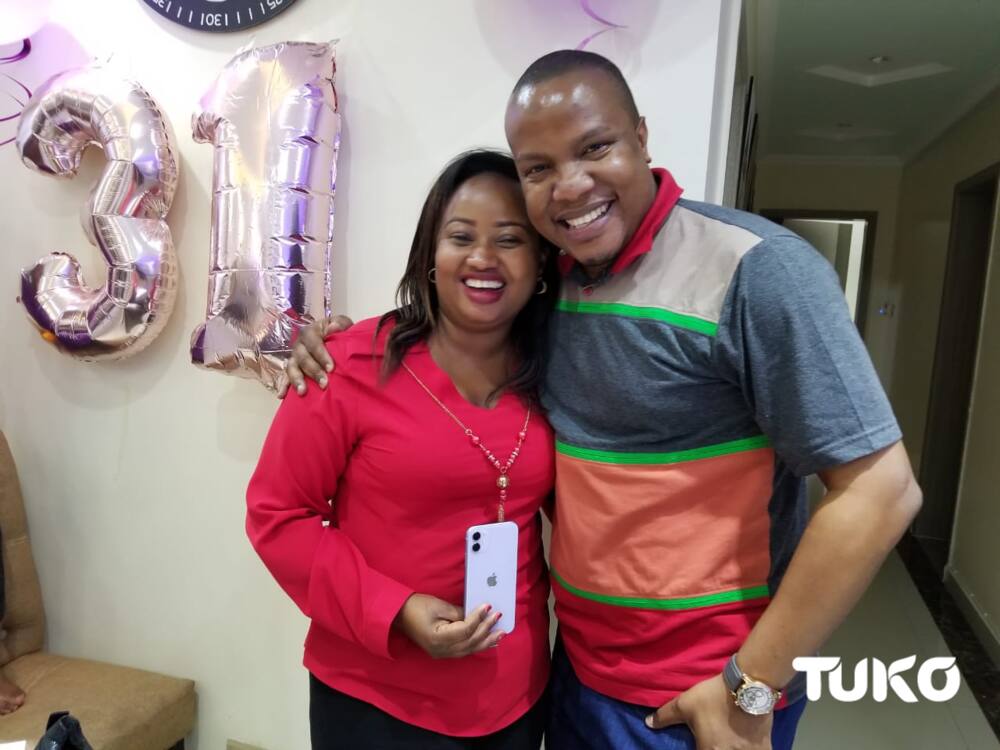 Radio presenter Bonnie Musambi gifts wife KSh 1 million cheque, iPhone