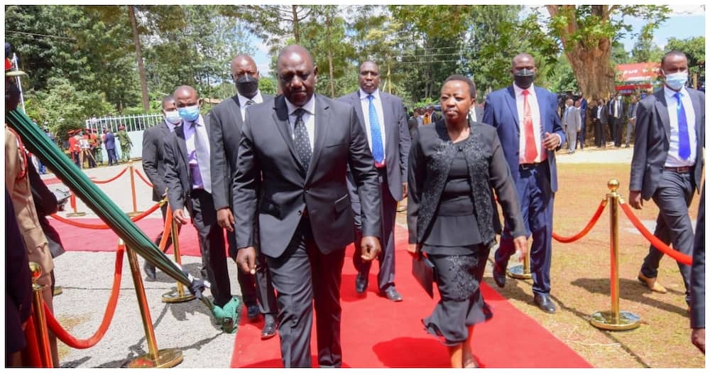 Raila Odinga's Allies Annoyed by William Ruto's Passionate Cheers During Mwai Kibaki's Burial: "Hired crowds"