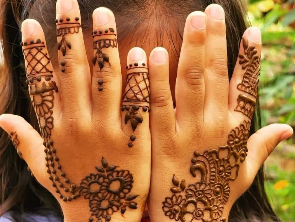 New latest Mehendi design front hand Simple Henna designs 2021 - Easy  Mehndi design for hands 