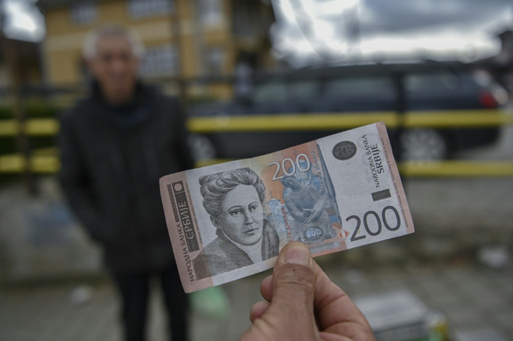 Dinar ban sparks cash crunch for Kosovo Serbs
