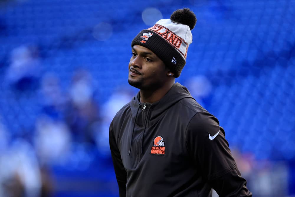 Deshaun Watson #4 of the Cleveland Browns warms up before the game against the Indianapolis Colts