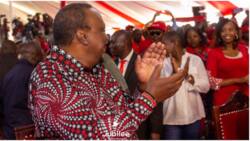 Picha ya Uhuru Kenyatta, Pauline Njoroge Wakirushiana Macho kwa Umbali Yazua Mjadala