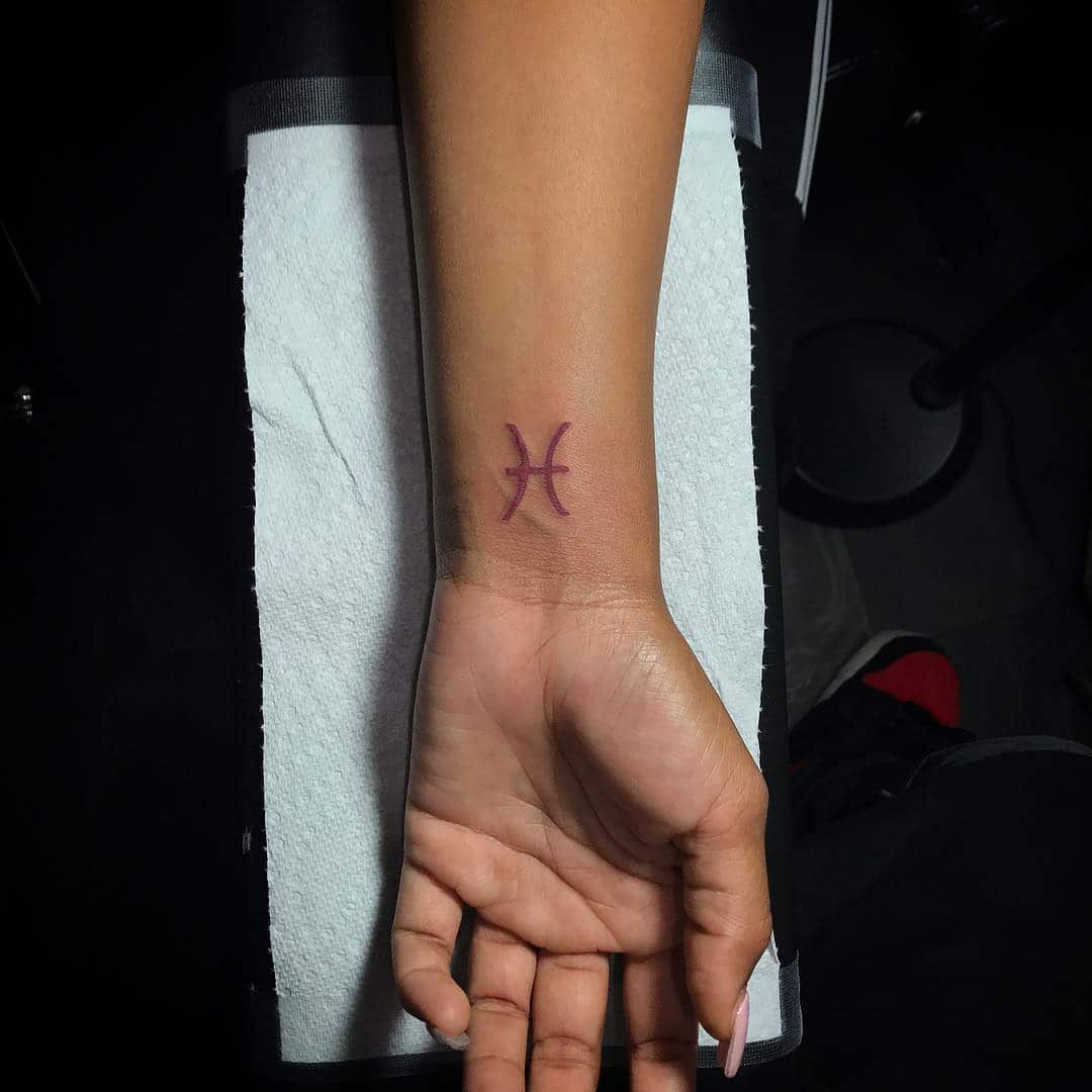 50 Simple and Small Tattoos for Women With Meaning