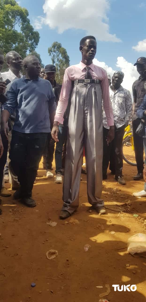 Kibra decides: Man with bizarre dressing style unhappy after failing to vote