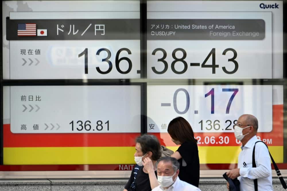 An electronic quotation board in Tokyo displays the yen's rate against the US dollar on June 30, 2022