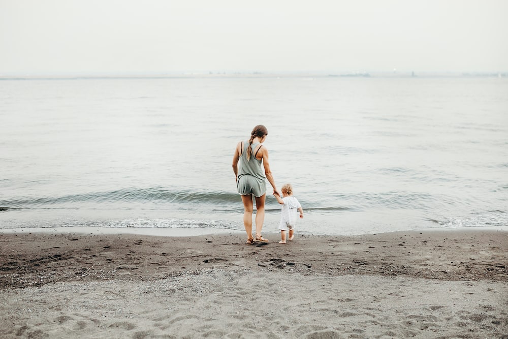 8 signs you were raised by a toxic mother