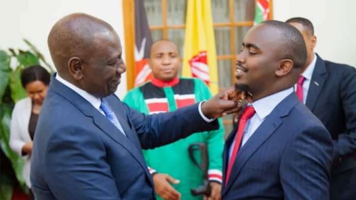 EALA MP-Elect Maina Karobia Excited as William Ruto Fixes His Collar During State House Meeting