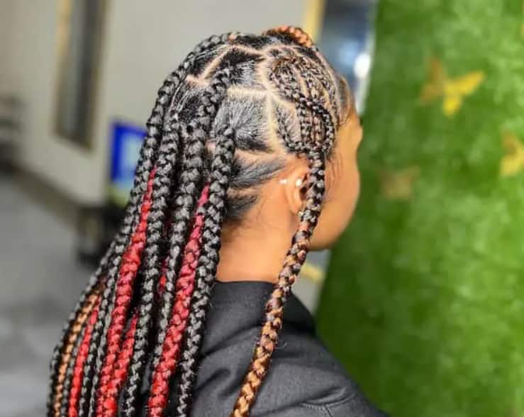 20 trendy burgundy knotless braids you should try out in 2023