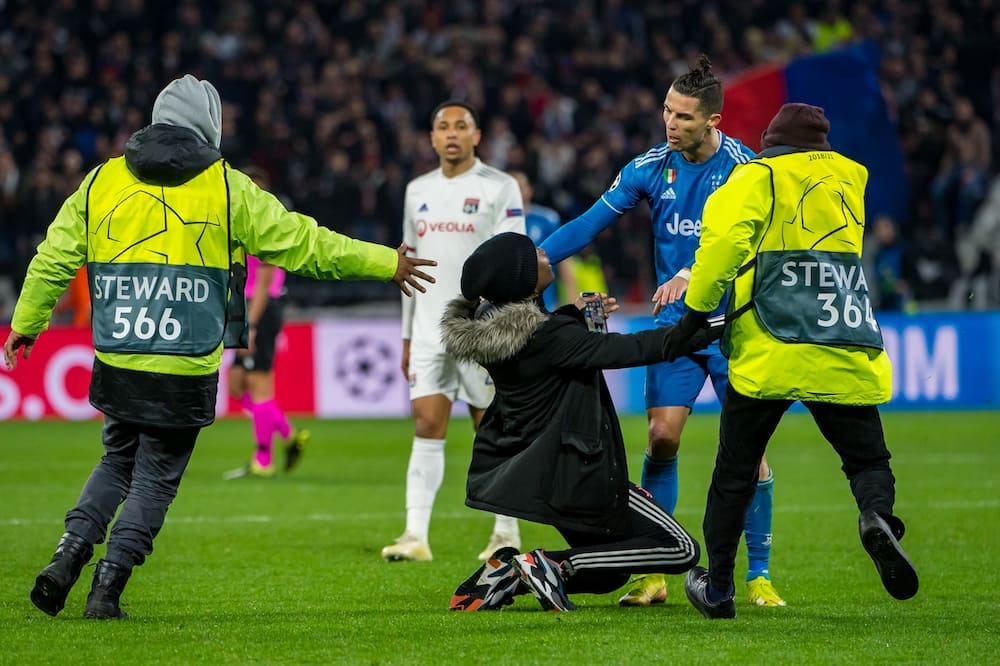 Lyon vs Juventus: Pitch invader knees in front of Cristiano Ronaldo for selfie