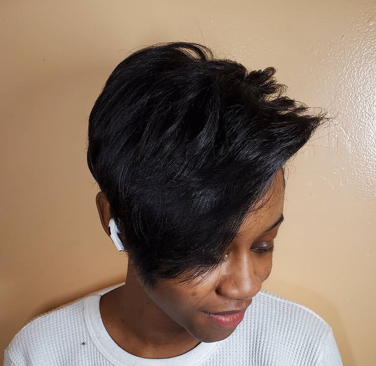 Flattering Short Hairstyles for Round Faces: The right haircut will make  you look slimmer!