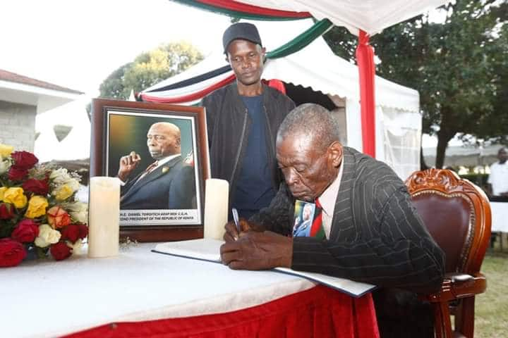 Mzee wa miaka 76 aliyefungiwa nje ya boma la Mzee Moi akaribishwa