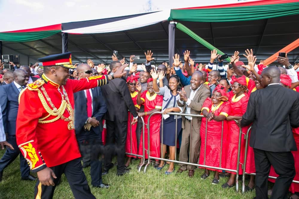 Uhuru's aide spotted with fake hand in secret security arrangement