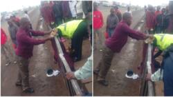 Githurai: Video of Police Officer Pinning, Torturing Tout along Thika Road Causes Uproar