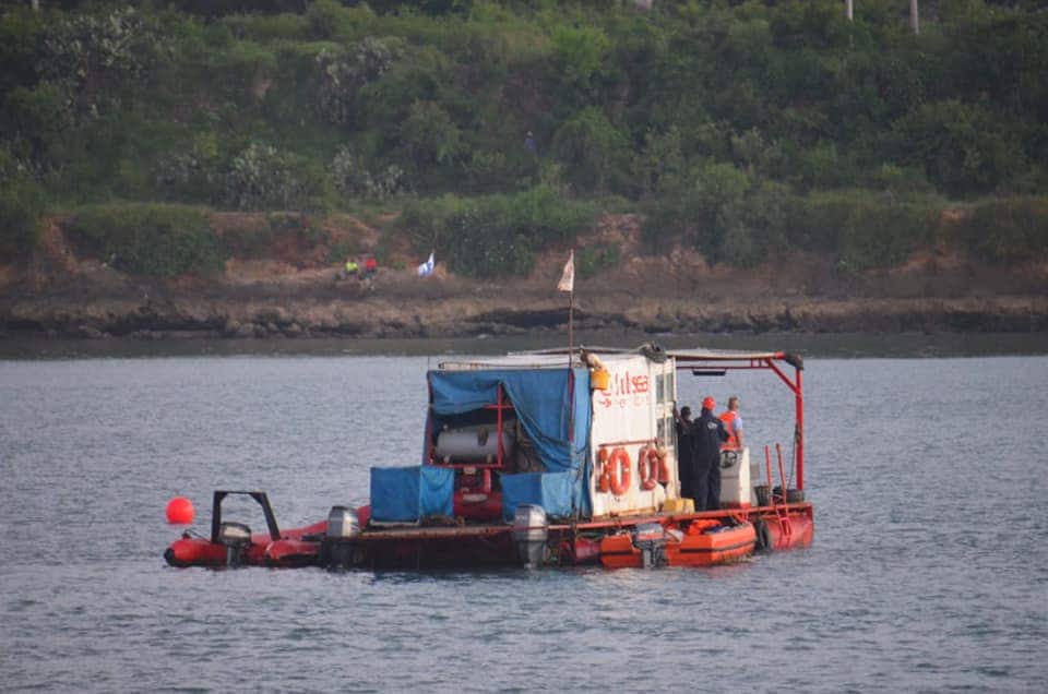 Elite divers to start mission to pull out sunken vehicle at 9am