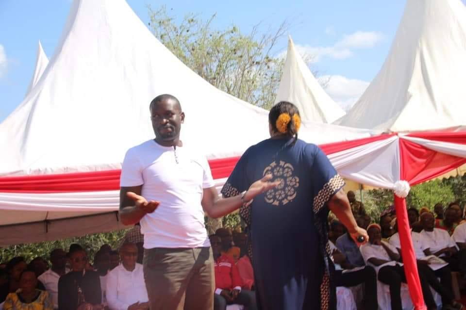 Katibu Mkuu wa ODM Edwin Sifuna aona vimulimuli, atimuliwa jukwaani akiwa matangani