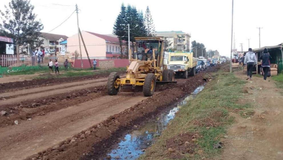 Senator Sakaja restates commitment to revamp emotive Kasarani-Mwiki road as construction work begins