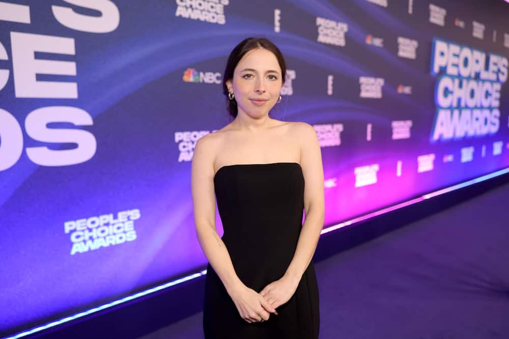 Esther Povitsky arrives to the 2022 People's Choice Awards held at the Barker Hangar in Santa Monica, California.