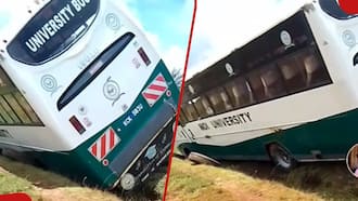 Video of Moi University Bus Being Pulled from Ditch after Crashing at Kimende Emerges