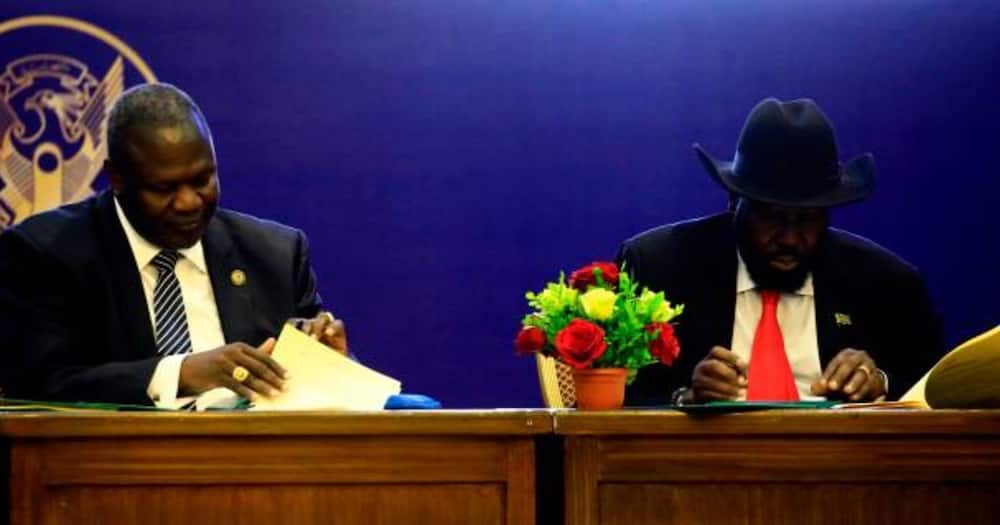South Sudan Vice President Riek Machar (l) and his boss President Salva Kiir (r). Photo: Getty Images.