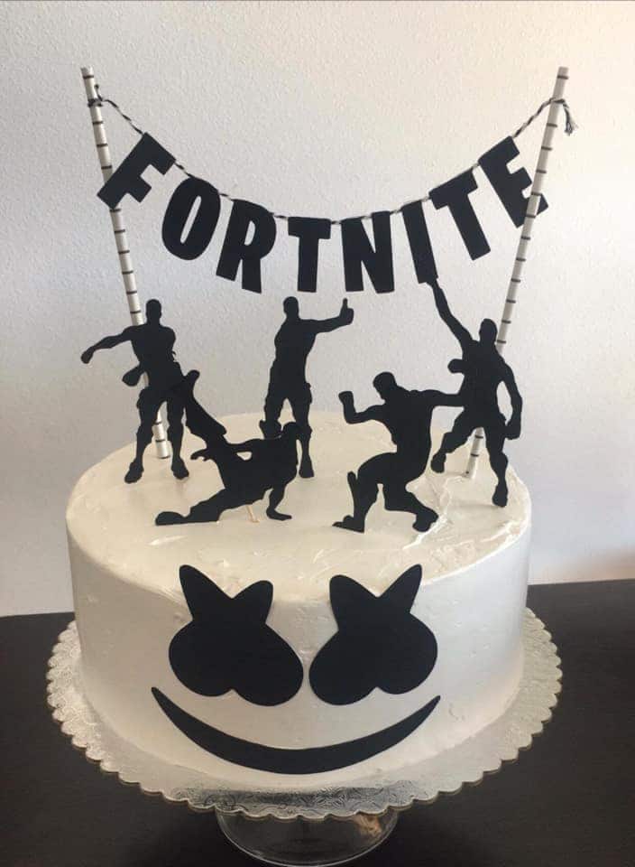 Simple Fortnite cakes