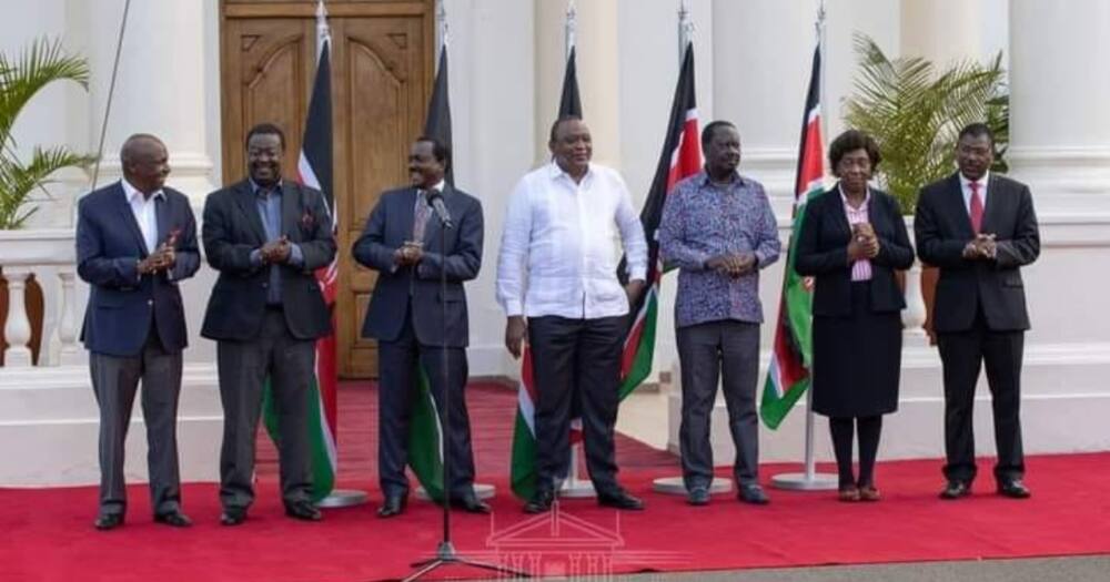 Mkutano wa Ikulu: DP Ruto aonekana mpole kando ya Rais Uhuru