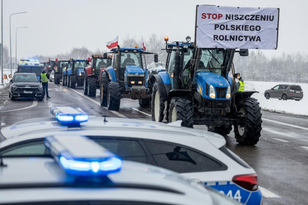 Polscy rolnicy protestują przeciwko importowi z Ukrainy po rozważeniu przez rząd nowego zakazu